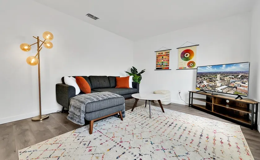 Forget the Hotel Cozy duplex central Waco - Image 1
