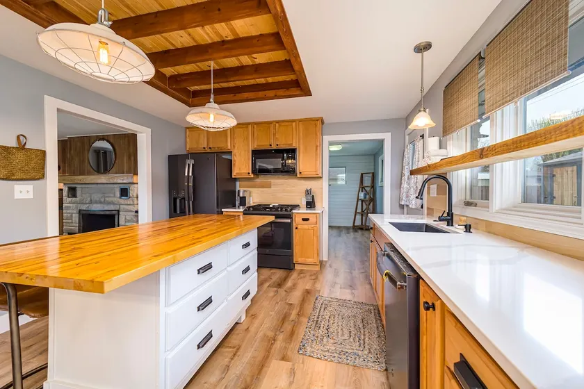 Cheerful & cozy farmhouse 2 bedroom home - Image 1