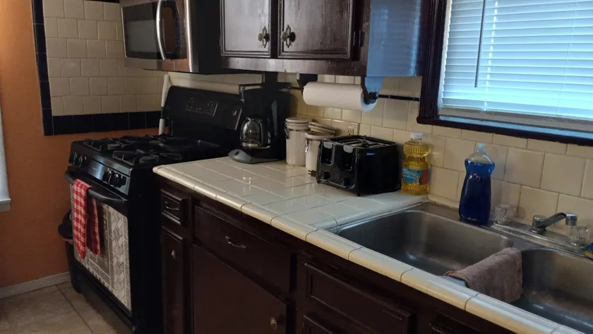 Spacious 3bedroom home with kitchen area - Image 1