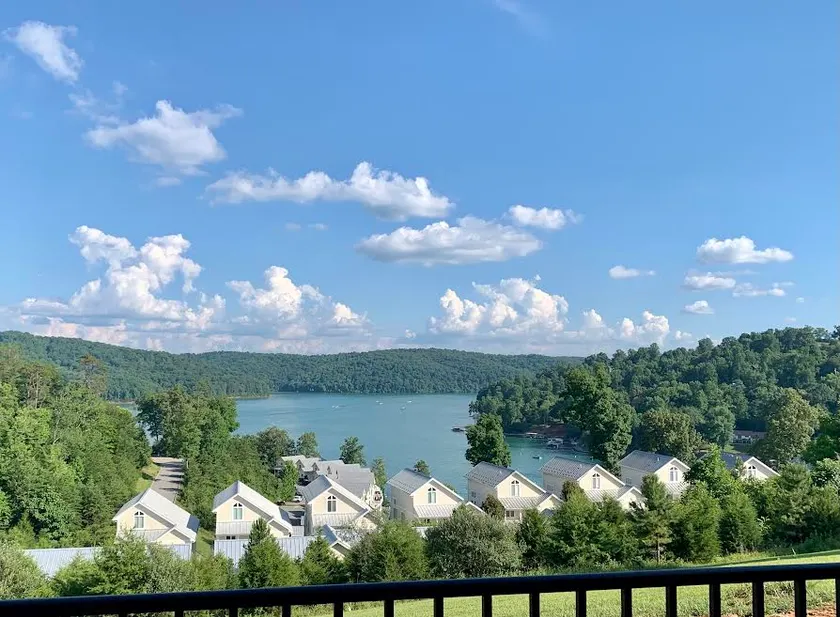 one bedroom condo with a view - Image 1