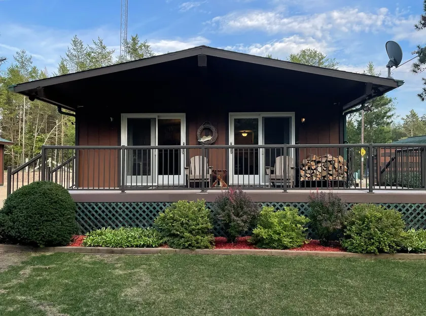Cozy Midcentury Cabin near Dells & Castlerock Lake - Image 1