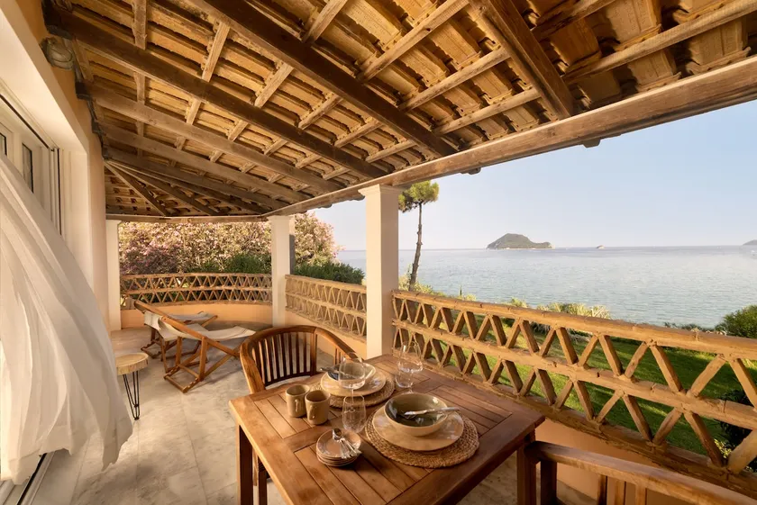 Private Studio Apartment, Unique Location - Sea View - Image 1