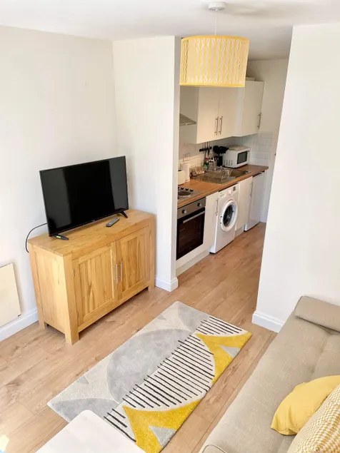 Lovely self contained apartment in Oxfordshire - Image 1