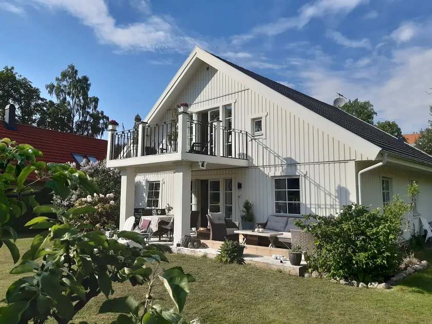 Lovely villa with large living areas in Hovås, Gbg - Image 1