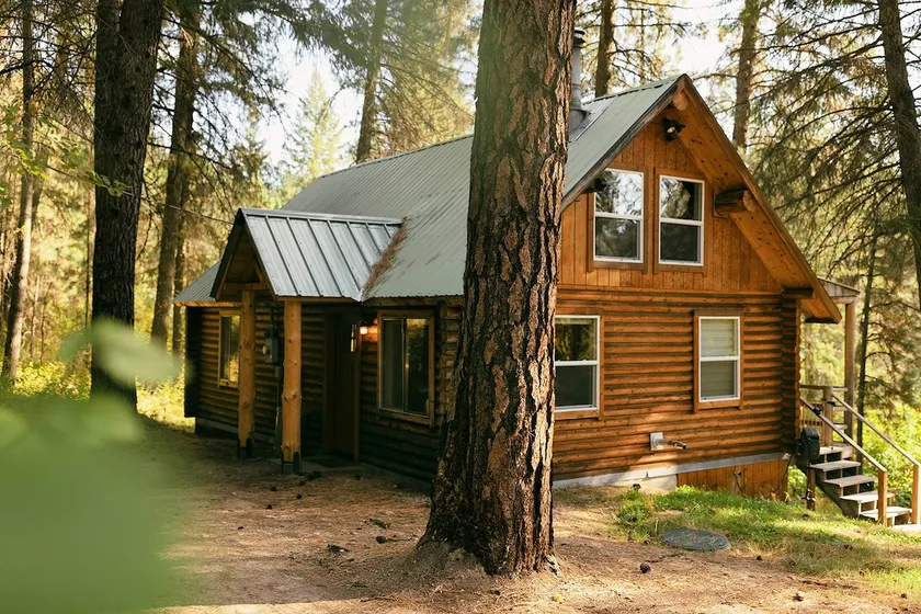 Modern romantic 2-bed log cabin in the forest - Image 1