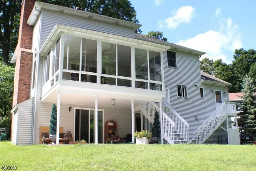 Serene Surroundings: Guest Suite in Sparta - Image 1