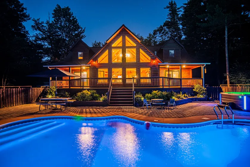 Cozy Secluded Lodge ~ Hottub/Pool/Sauna/Gameroom - Image 1
