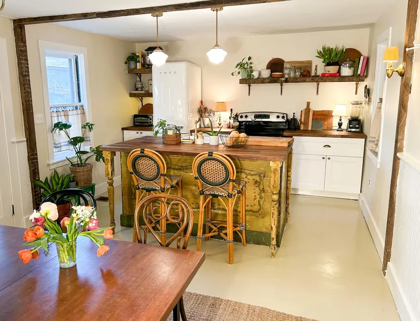 Greenehill~ Up-island 1800's Vineyard farmhouse. - Image 1