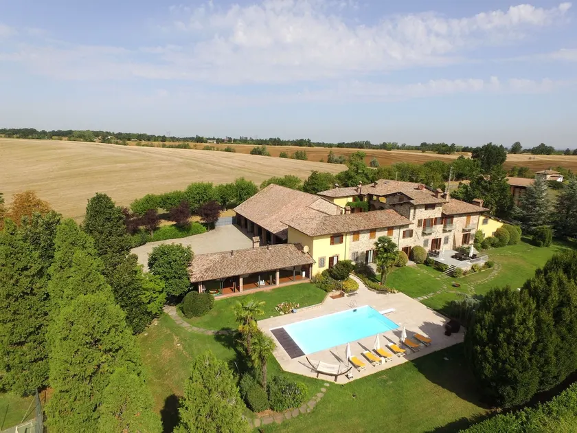 Domus Delicia country house near Milan - Image 1