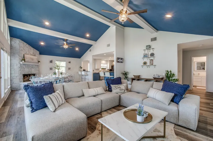 5 Bd 4 Ba Lakefront – Dock, Kayaks Groups - Image 1