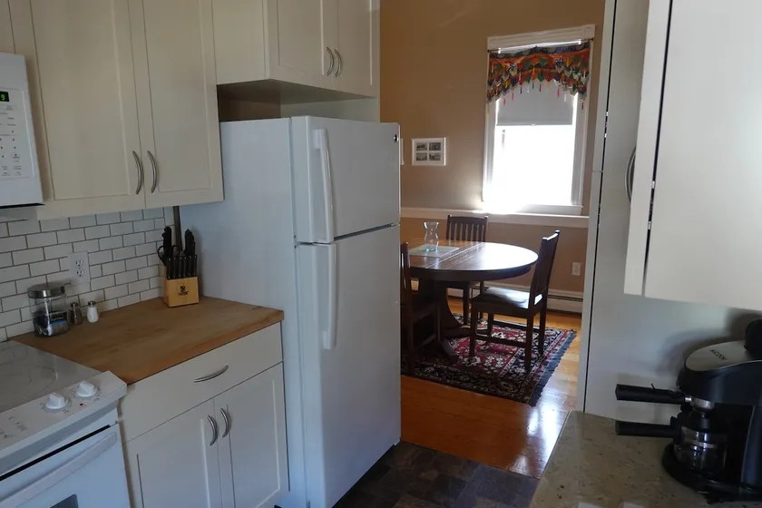 Elegant 2 bedroom/2 bath apartment with fireplace - Image 1