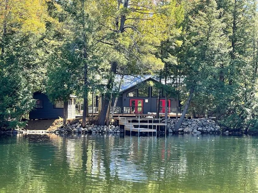 Waterfront 4BR Cottage Getaway | Kawartha Firepit - Image 1