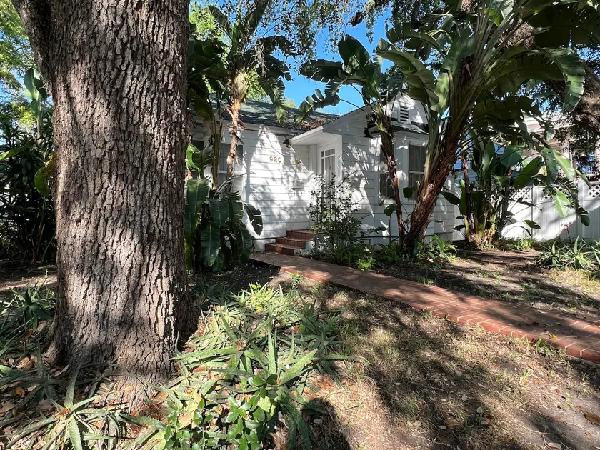 Entire house in top location with free Parking - Image 1