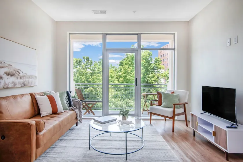 Chic 1 bed Apt + Rooftop & Gym - Downtown Stamford - Image 1