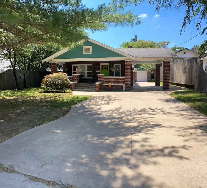 Zylee’s House on Choctaw is just a short walk to downtown Tahlequah. - Image 1