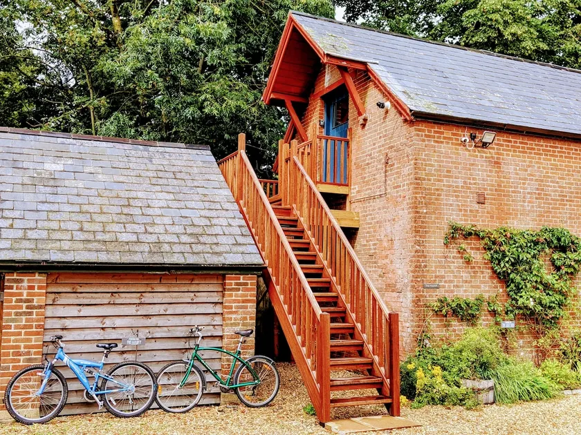 Hayloft with views, bikes, books - New Forest - Image 1
