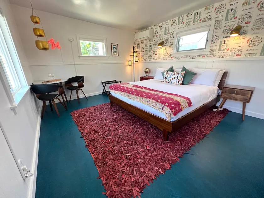 King Bed✦Brand New✦Kitchenette✦Close to Downtown - Image 1