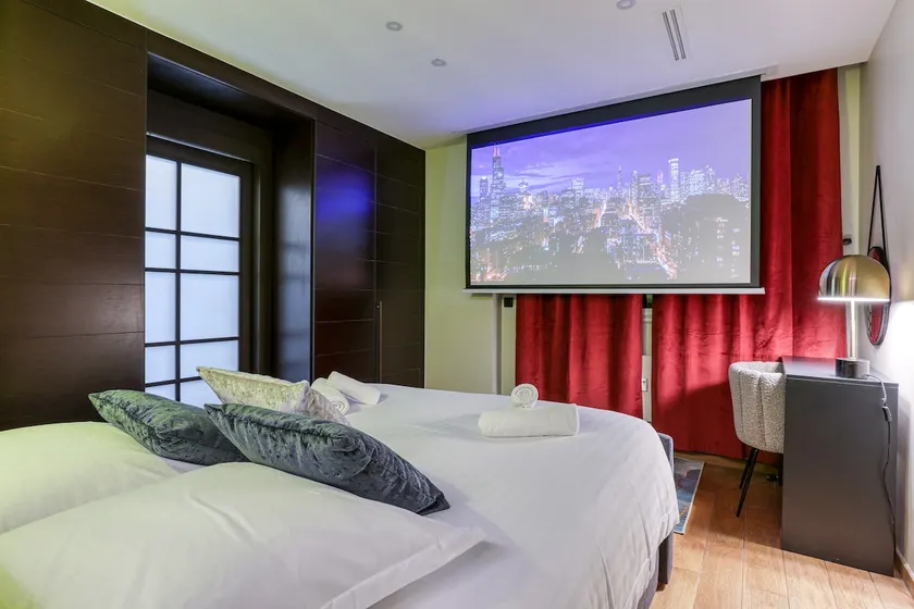 Montaigne Junior Suite - Image 1
