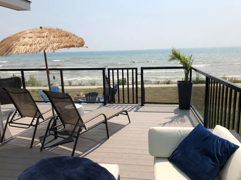 Beach and Lake Front Retreat in Sherkston Shores - Image 1