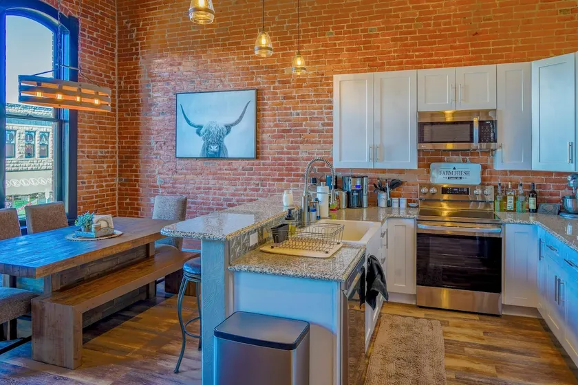 East Empire Theatre Loft, Downtown! Sleeps 4, Local Golfing 50% Off! - Image 1