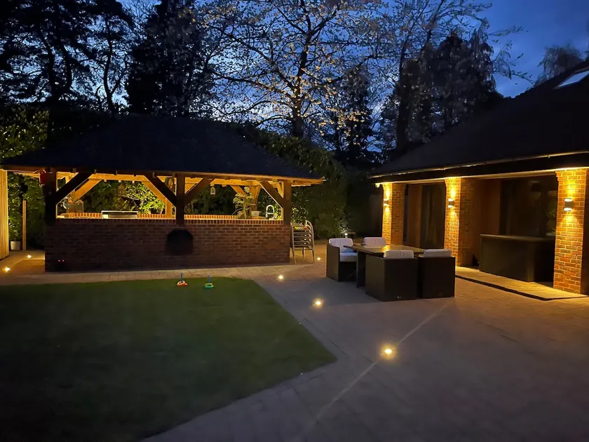 A Warm Welcoming Cosy Bungalow, 10 mins to Windsor - Image 1