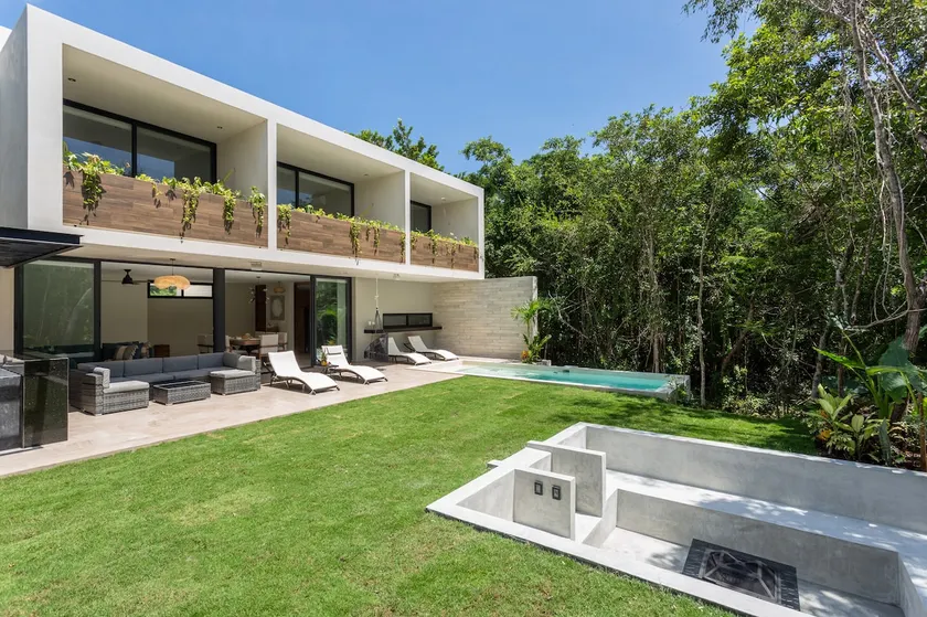 YaaX Jungle Villa Oasis BeachClub Access Included - Image 1