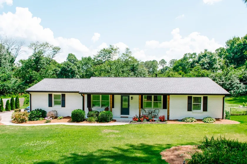 Roswell Retreat Near Canton Street - Image 1