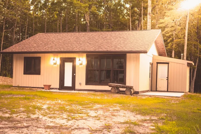 Pet Friendly-Secluded-Fire Pit-300mbps internet - Image 1