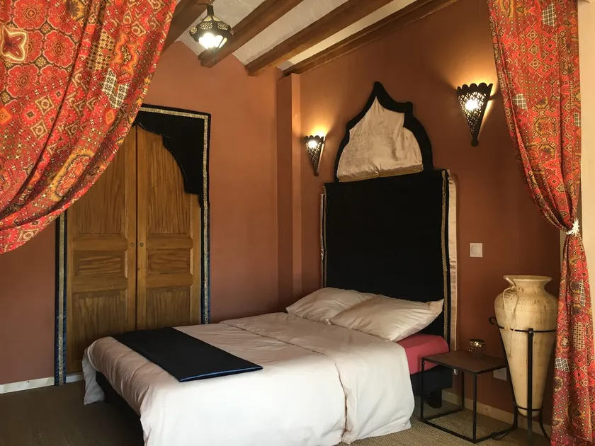 Bedroom and bathroom ”The Thousand and One Nights” - Image 1