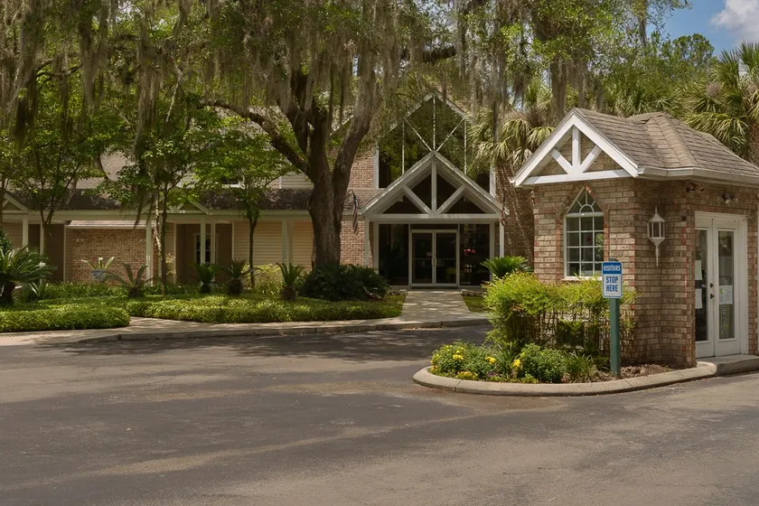 Luxurious three-bedroom condo at Celebration Point - Image 1