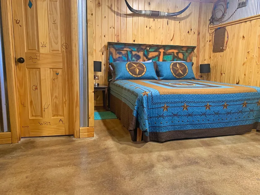 Saving the Longhorn Cabin near Wichita Mountains Medicine Park Cache, sleeps 2 - Image 1