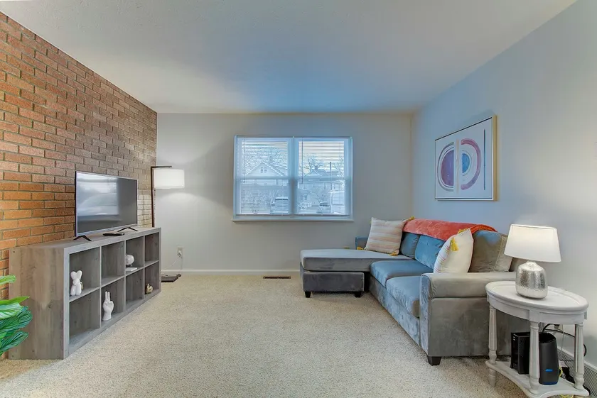 Central & Cozy 1BR near Hall of Fame/Airport - Image 1