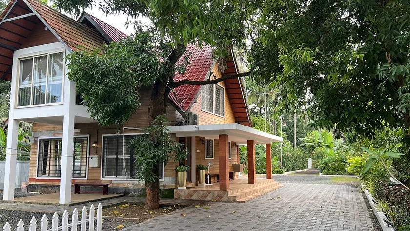 Riverbend Cottage - Image 1