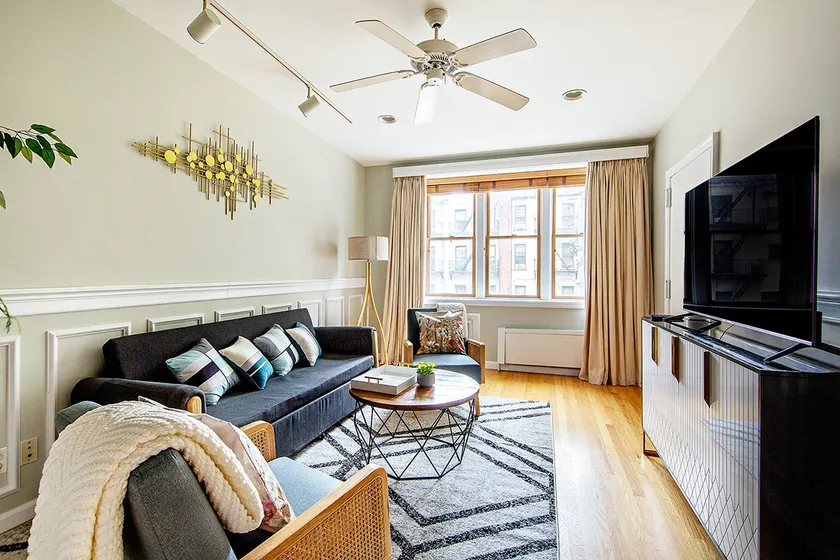 Stylish 1 BD APT in Hell's Kitchen - Image 1