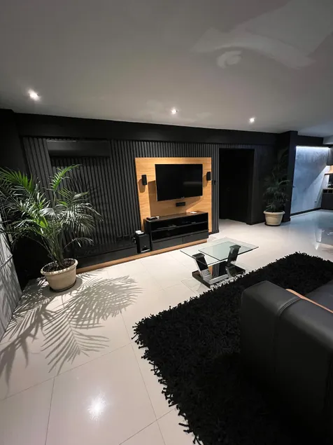 Beautiful two-bedroom apartment - Image 1