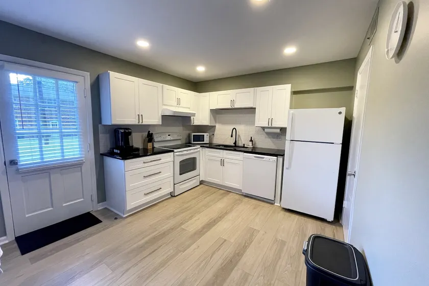 Willow-Updated Chapel Hill Condo w/ Community Pool - Image 1