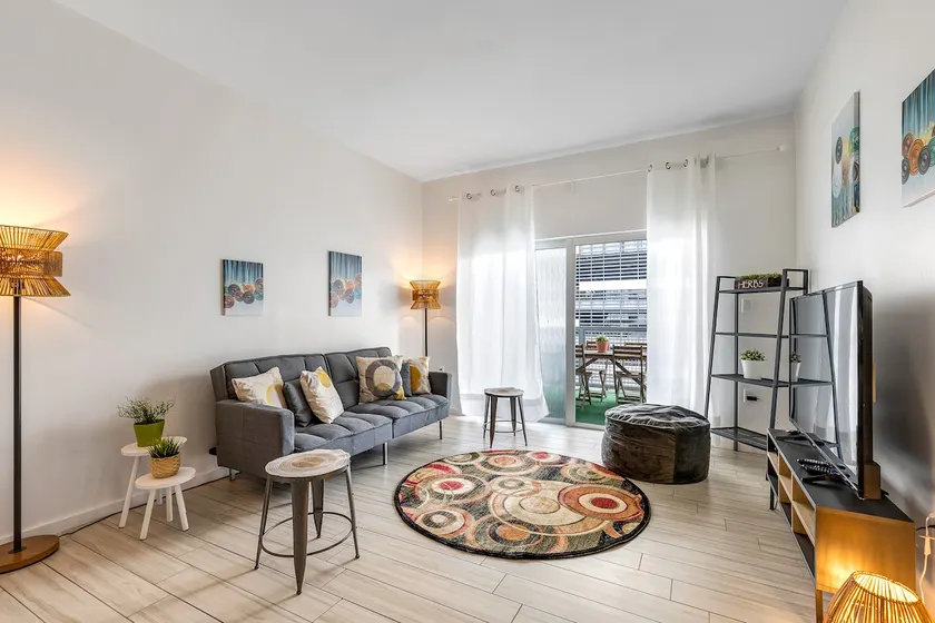 Lovely 2bed/2bath -NEW606 - with parking - Image 1