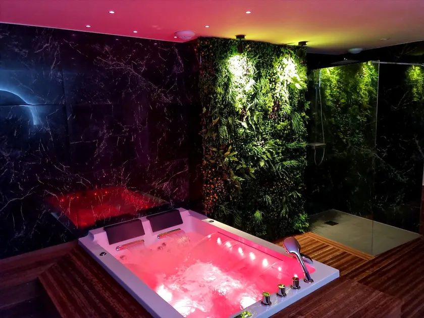”Le Spa Dunois” Private Sauna & Jacuzzi House - Image 1