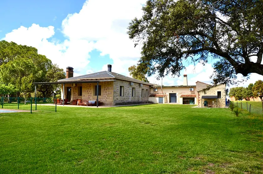 Incredible cottage in private farm for groups - Image 1