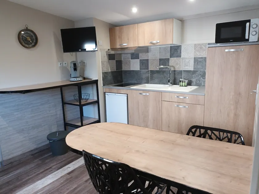 Small independent air-conditioned chalet - Image 1