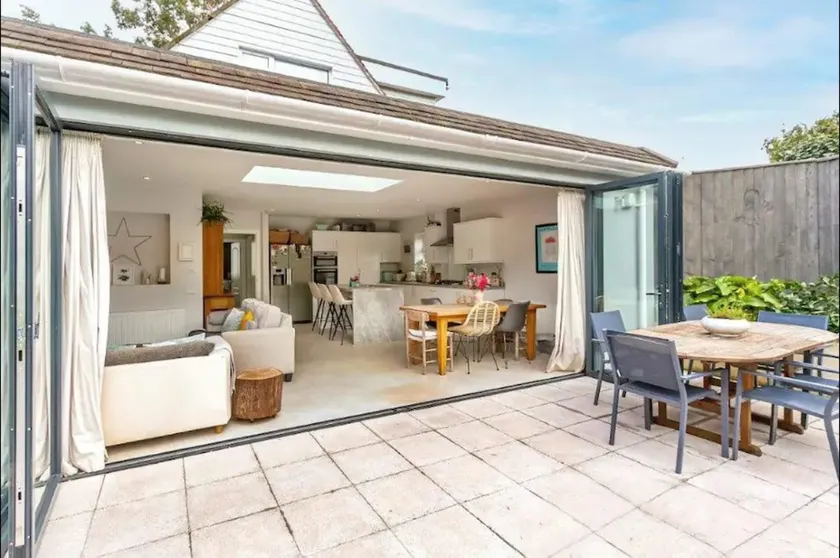 Beautiful 4 Double Bedroom House in Poole with Hot tub, near Sandbanks - Image 1