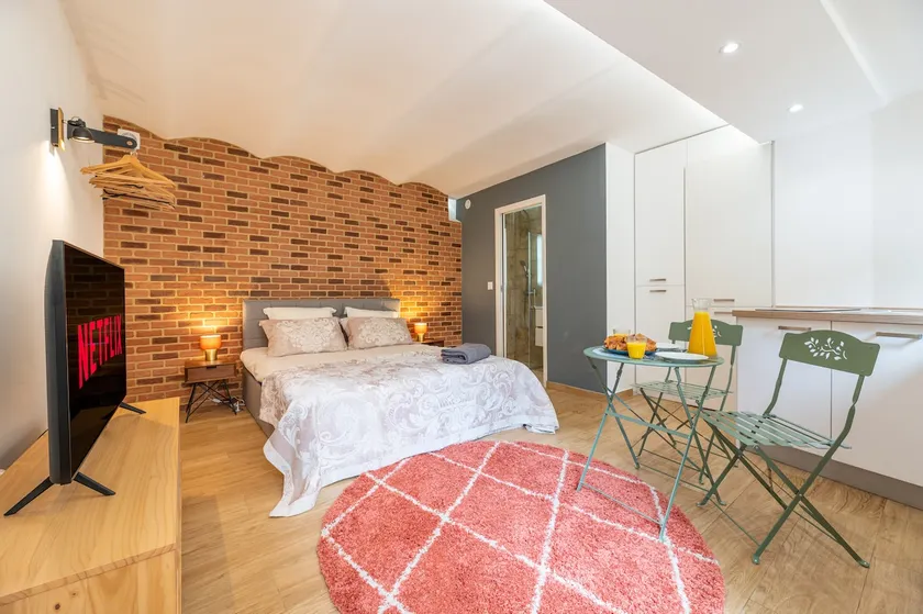 Charming Renovated Studio 150 m from Monaco - Image 1