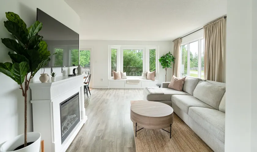 King Bed Farmhouse- w/ Fire-pit, 75” TV, Ping Pong - Image 1