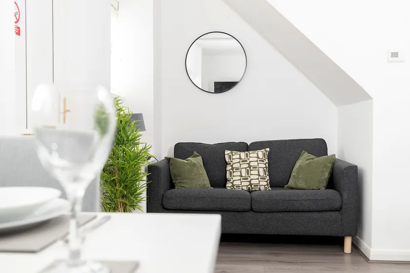 Amazing house with central location TV downstairs and in bedroom super fast WiFi and crisp white hotel linen hosted by Our Home Short Stays - Image 1