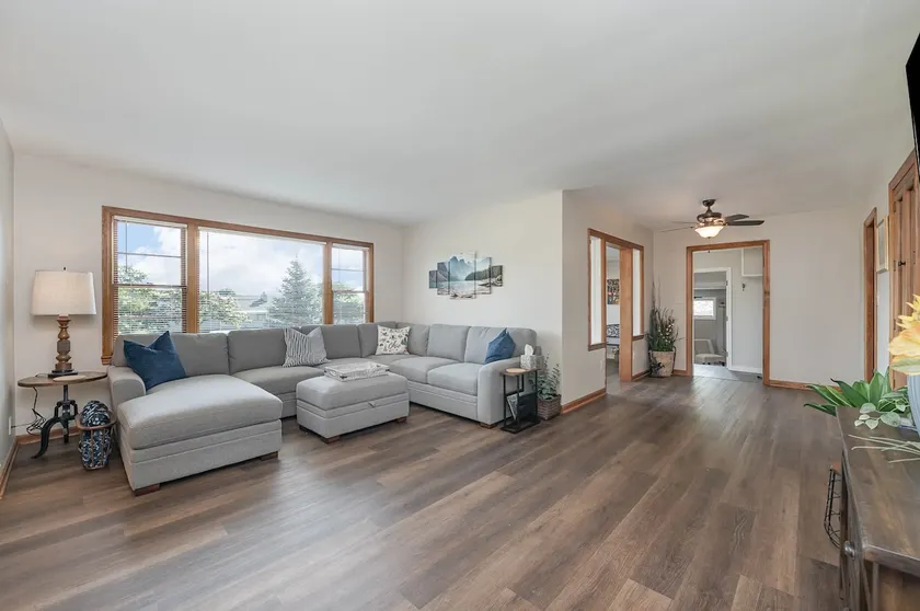 Clean & Spacious Cottage - Close to Campus! - Image 1