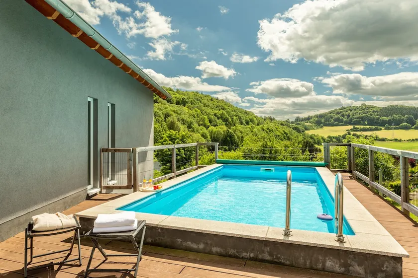 Spacious Home Sauna Hot Tub Pool Patio BBQ - Image 1