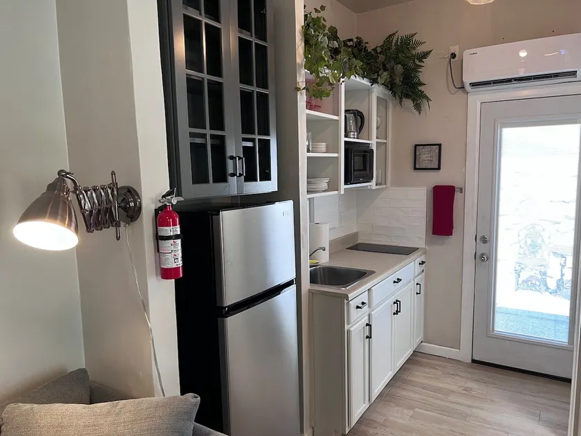 Unique “studio style” concept w private courtyard! - Image 1