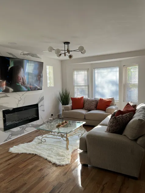Spacious Chicago Home Close to Dining &Attractions - Image 1
