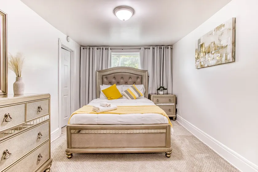Cozy 3BR Near SU & Downtown | Work Crew Friendly - Image 1