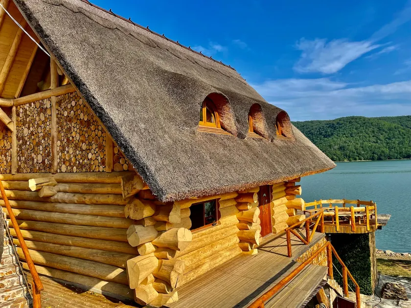 Grama Cabin • Lake Cabin, Jacuzzi & Sauna - Image 1